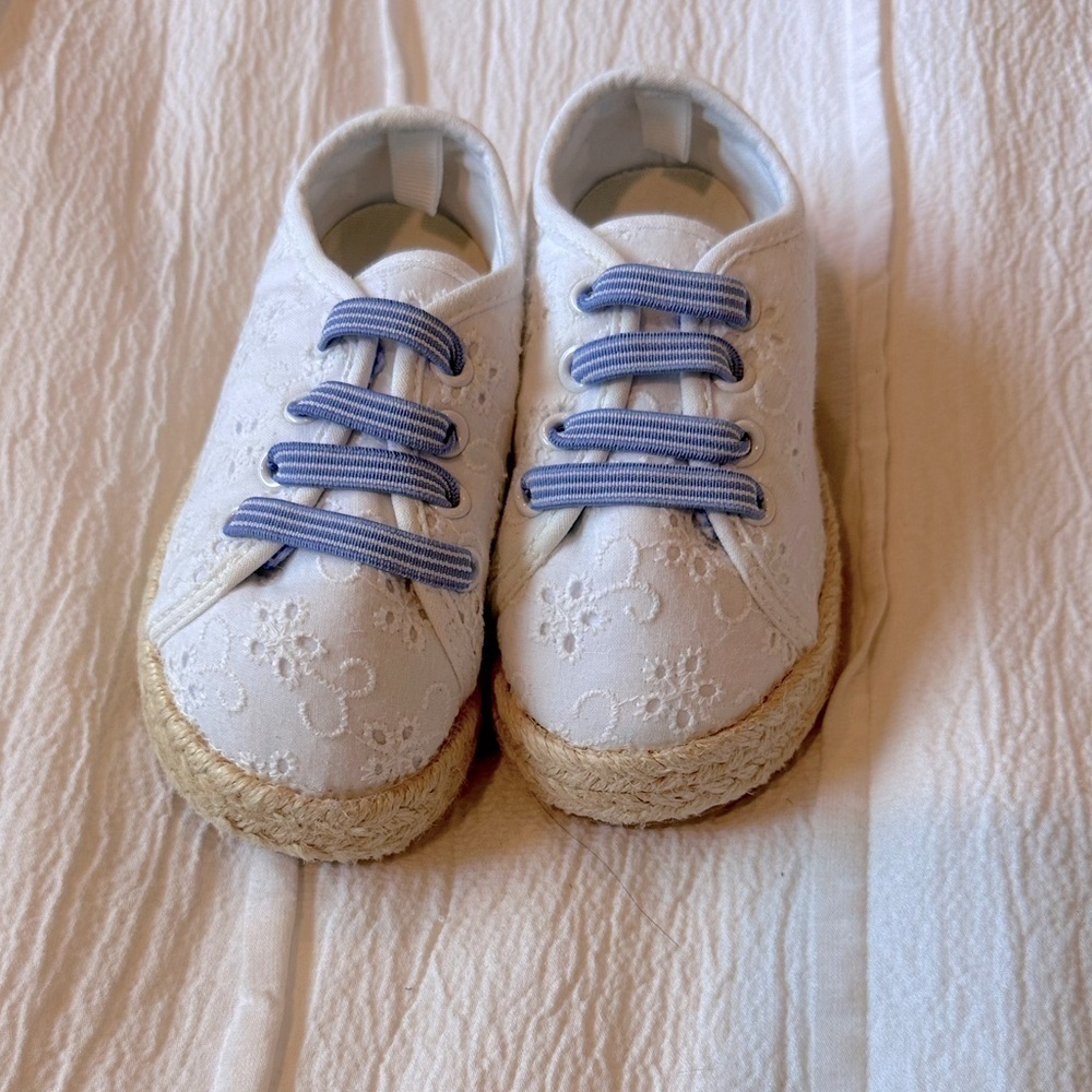 Gap  toddler white Espadrilles. Size 7